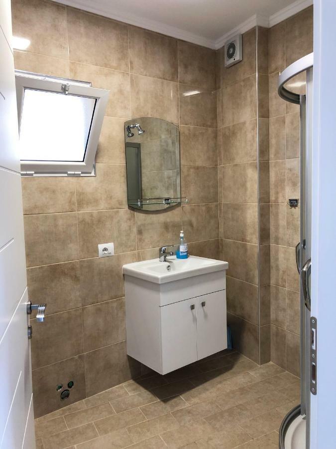 Llakmani Apartment Pogradec Exteriör bild